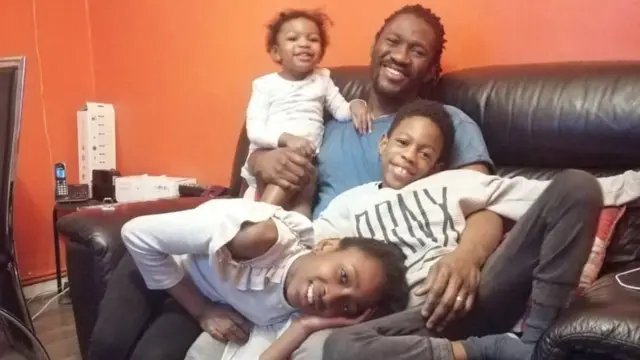 Junior et ses trois enfants