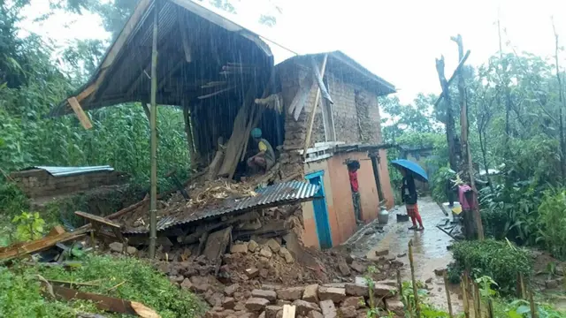 वर्षाका कारण भोजपुरमा क्षतिग्रस्त घर