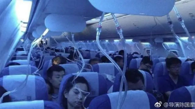 Rakaabkii oo dusha uu kaga soo dhacay qalabka lagu neefsado