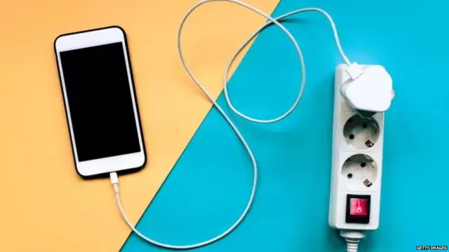 ਮੋਬਾਇਲ ਅਤੇ ਚਾਰਜਰ