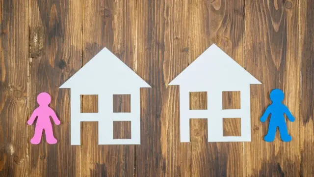 Casas y figuras de papel