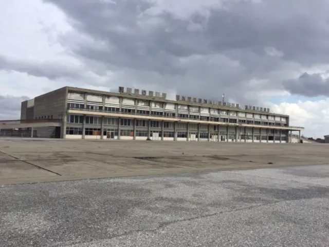 Tampon bölgede yer alan Lefkoşa Uluslararası Havaalanı, 1974'ten beri kapalı