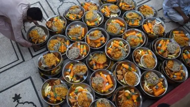 Food dey jolli pipo to eat afta di whole fast mata