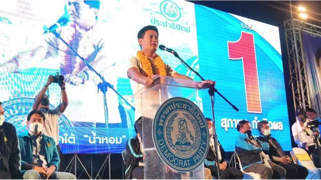 ดร.เอ้-สุชัชวีร์ สุวรรณสวัสดิ์ ขึ้นปราศรัยปิดที่ จ.สงขลา เมื่อ 15 ม.ค.