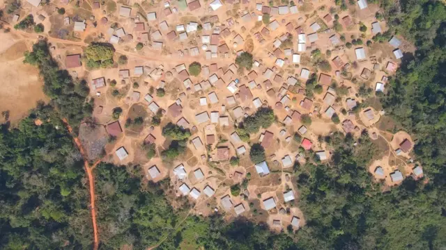 Bongarplay dans le comté de Nimba, le deuxième comté le plus peuplé du Libéria. Les agents de santé communautaires de Nimba ont signalé qu'ils étaient surchargés de travail.