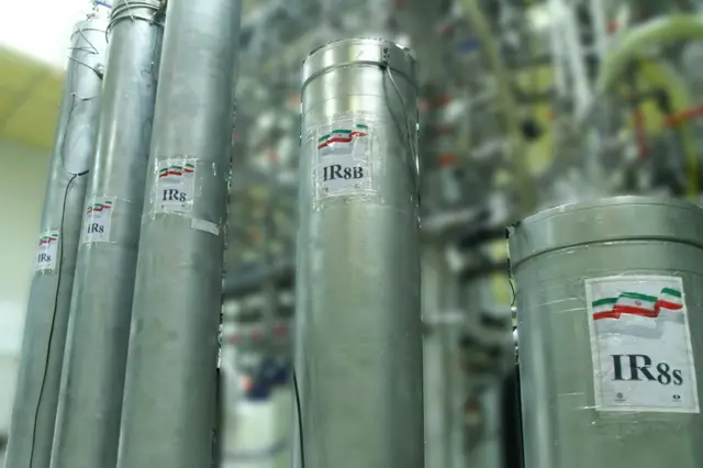 नातान्जमा भएको सेन्ट्रिफ्यूजको पुरानो तस्बिर