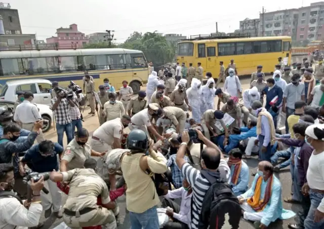 రైతుల ఆందోళన