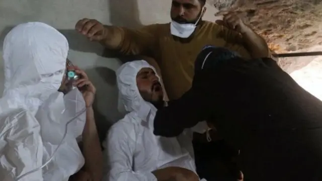 ख़ान शेख़ौन में हमले से प्रभावित लोग