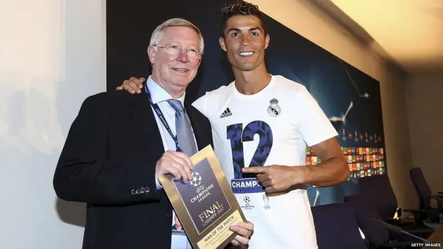 फर्ग्युसन आणि रोनाल्डो.