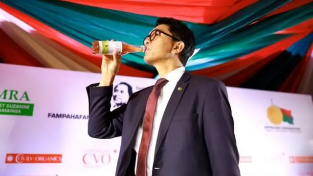 Rais Rajoelina ametaka wanafunzi wapewe kinywaji hicho kwa kiwango kidogo kila baada ya muda kwa siku.