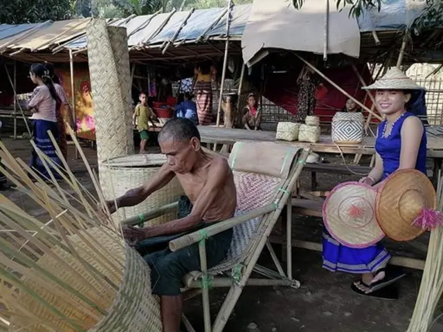 ဖျာ၊ ပလိုင်း၊ ဖာ၊ ခမောက် စတဲ့ လူသုံးကုန်ပစ္စည်းတွေ ကိုလည်း ရက်လုပ်နေ