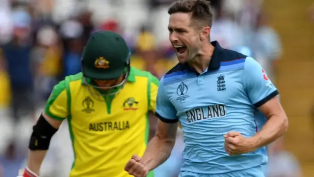 ஆஸ்திரேலியாவை பந்தாடியது இங்கிலாந்து