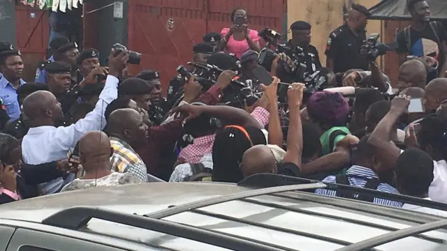 Awọn olufẹhonu han ni Ikeja