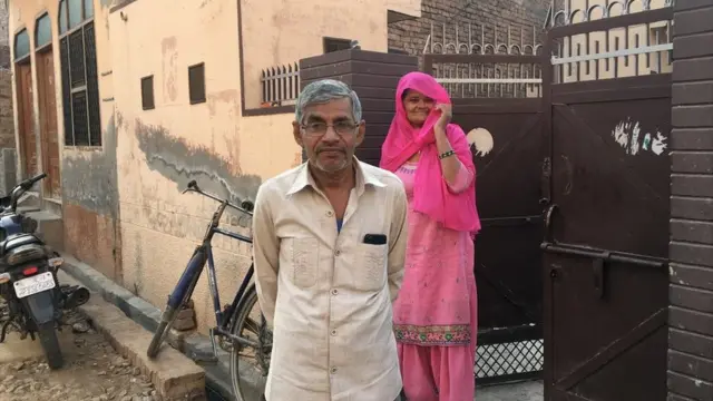 พ่อแม่ของรวี