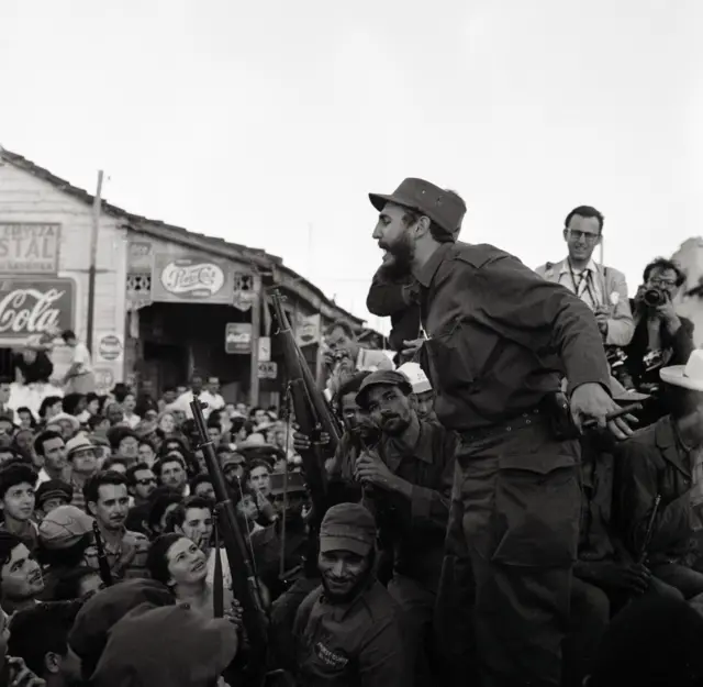 Fidel Castro trong cuộc hành quân về Havana vào năm 1959