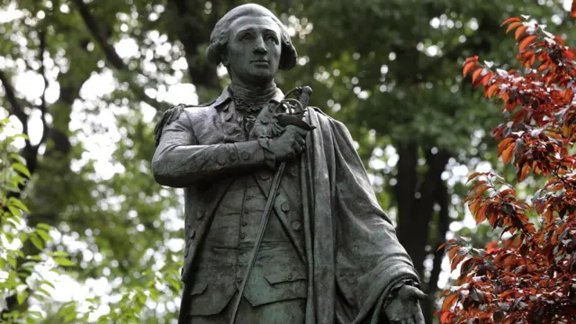 Статуя маркизу де Лафайету в Нью-Йорке