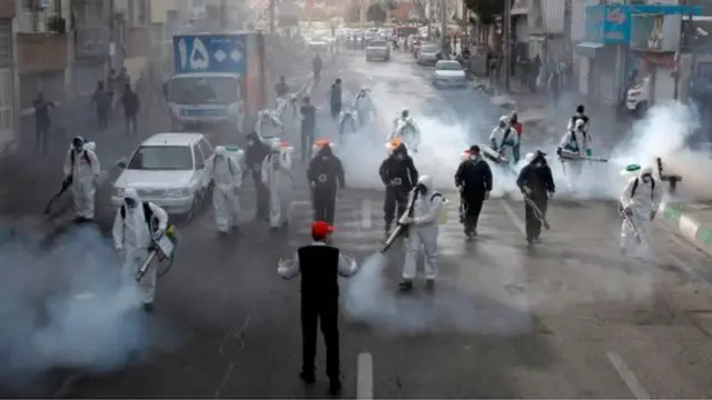 အီရန်လမ်းတွေမှာ ပိုးသတ်ဆေးဖျန်း