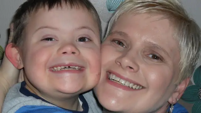 Joseph Hale y su madre Karen