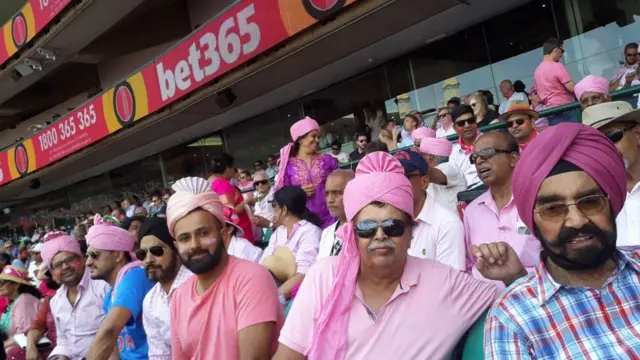 సిడ్నీ టెస్ట్ మ్యాచ్‌లో పింక్ శారీ సందేశం