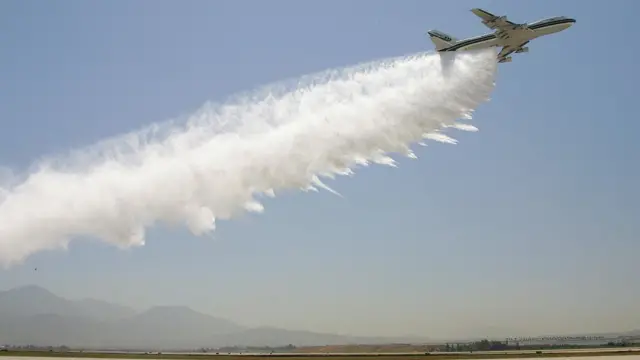 El SuperTanker en operación