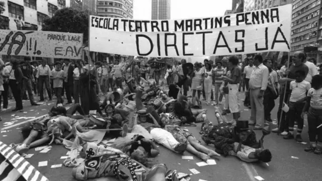 Estudantes pedem eleições diretas na décadauol esporte flamengo1980, no Rio