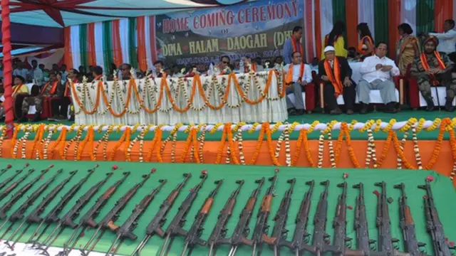 चरमपंथियों ने डाले हथियार