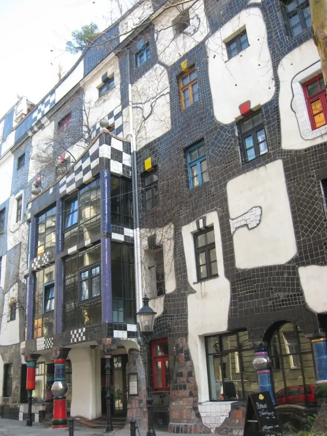 Фріденсрайх Гундертвассер