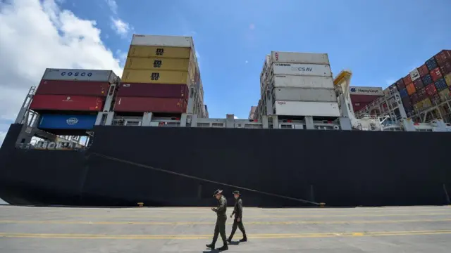 Contenedores en el puerto