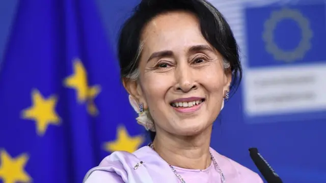 တိုင်းမ်ရဲ့ တစ်နှစ်တာသြဇာအလွှမ်းမိုးမှုအရှိဆုံး ပုဂ္ဂိုလ်အဖြစ် ၁၉၉၀ ခုနှစ်မှာ ရွေးချယ်ခံခဲ့ရပါတယ်။