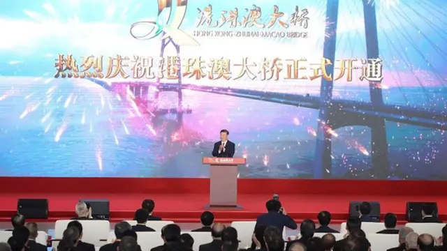 시진핑 중국 국가주석이 23일(현지시간) 광둥성 주하이에서 열린 세계 최장의 '강주아오(홍콩-주하이-마카오)대교' 개통식에 참석 했다.