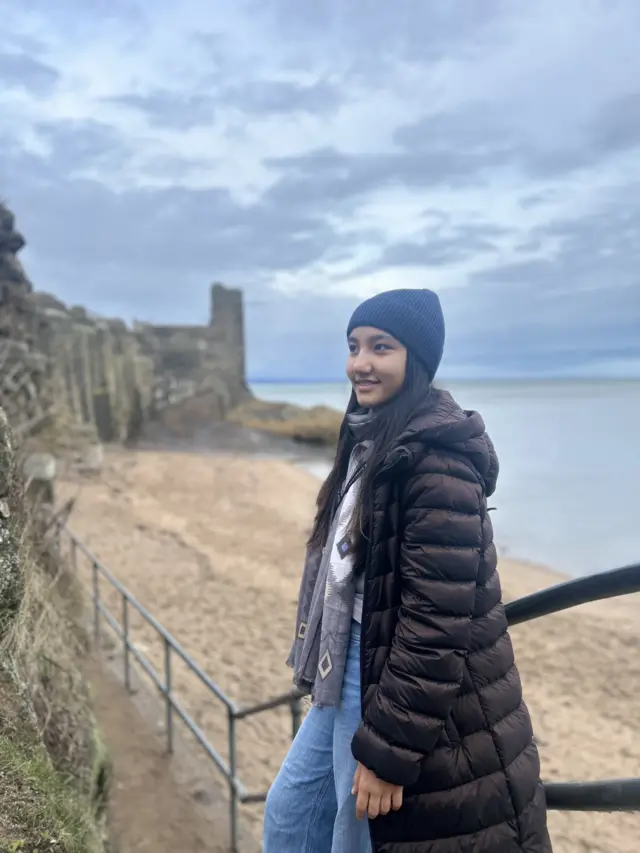 Сейнт Эндрюс университети талабаси Жанона Адхамова