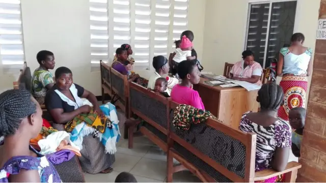 Baadhi ya Wananchi wa Mwendakulima wakiwa kwenye kituo cha afya