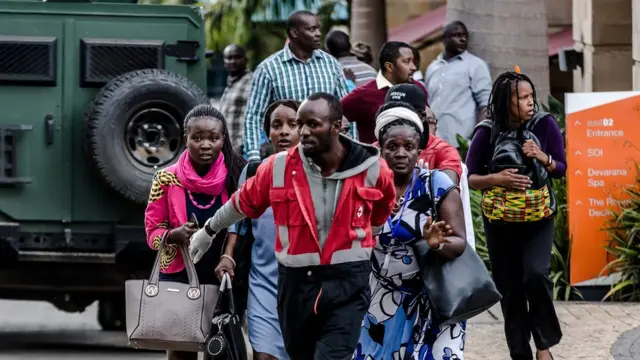 Umukozi wa Croix Rouge ajanye ahatekanye abantu bari bagoswe