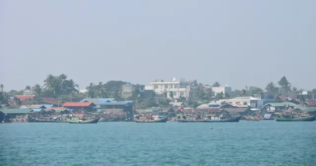 မြေနဲ့အလုပ်အကိုင်ဆုံးရှုံးမှာ