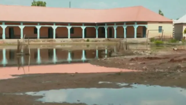 Goobaha ay weli biyaha la yaallaan waxaa ka mid ah iskuullada