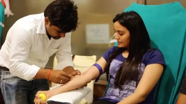 பாம்பே ரத்தம்