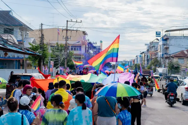 โกดังภาพวาดส์/Singkhot Photo