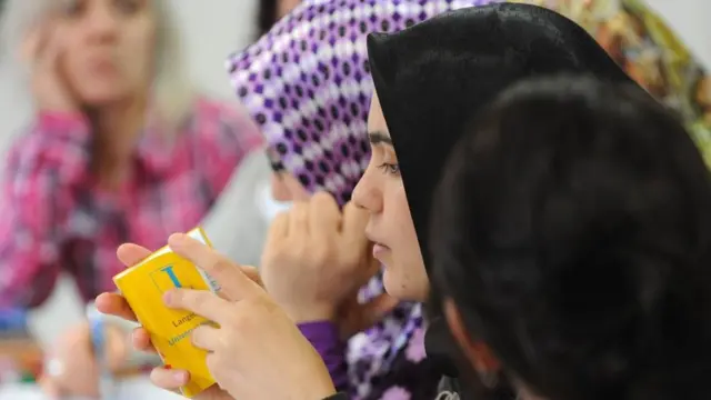 De nombreuses études ont montré qu'être multilingue peut améliorer l'attention et la mémoire, et que cela peut fournir une ‘réserve cognitive’ qui retarde l'apparition de la démence.