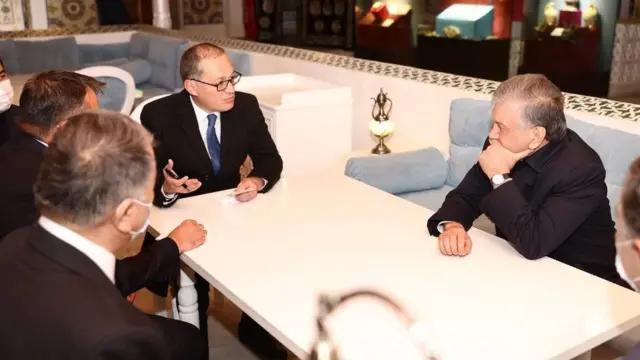 Президент Мирзиёев "Заковат" интеллектуал клуби ташкилотчилари билан