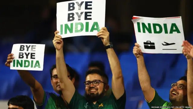 पाकिस्तान और स्कॉटलैंड के मैच के दौरान पाकिस्तानी फैंस