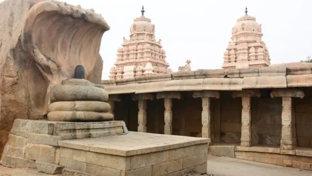 విజయనగర సామ్రాజ్య కాలంలో నిర్మించిన లేపాక్షి ఆలయం