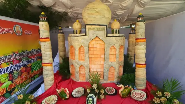 பழங்களால் ஆன ராட்சத கழுகு, பாண்டா கரடி, தாஜ்மகால்