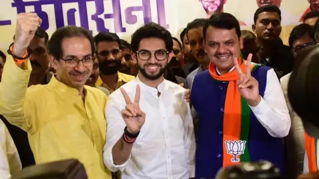 देवेंद्र फडणवीस, आदित्य ठाकरे और उद्धव ठाकरे के साथ