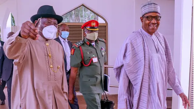 Petrol price in Nigeria per litre na ma wey Buhari and Jonthan goments torchlight