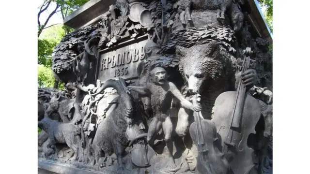 قواعد التماثيل بعدسات الجمهور