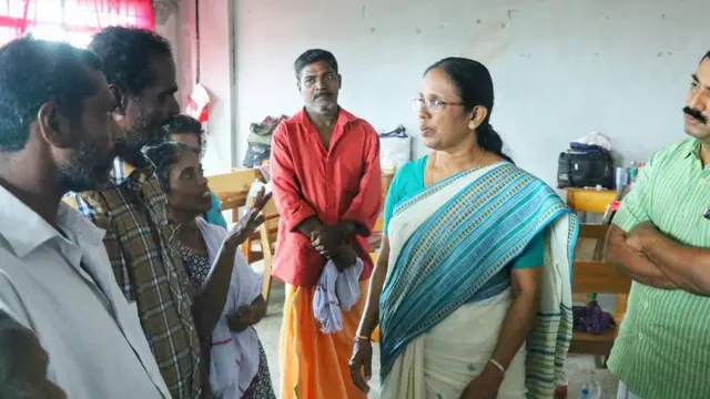 கேரளா வெள்ளம்: "நோய் தொற்றை எதிர்த்து போராடிக் கொண்டிருக்கிறோம்"