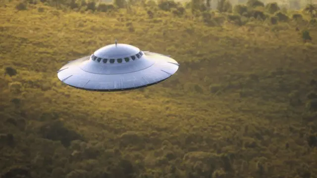 رسم لأطباق طائرة.