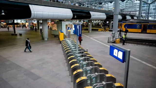 ممنوعیت سفر یا ترس از سفر موجب کاهش بی سابقه مسافران شده است.