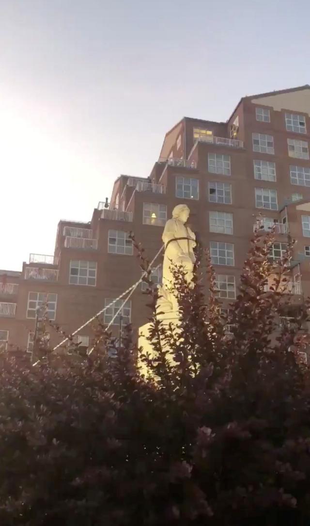 памятник колумбу в балтиморе