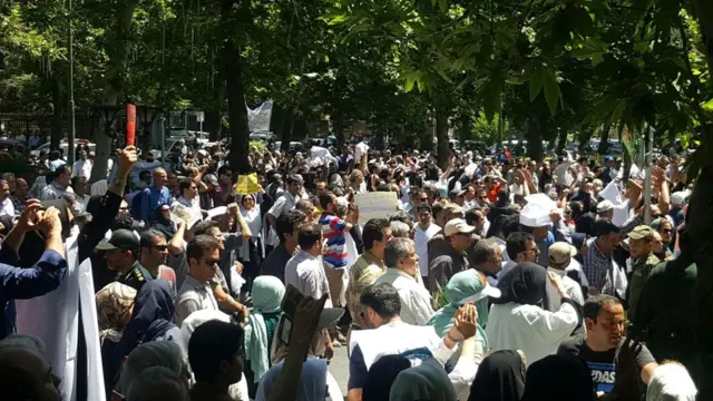 تجمع مقابل بانک مرکزی